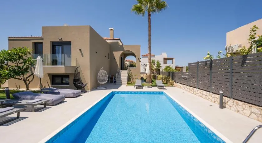 Luna Luxury Living - Image 1