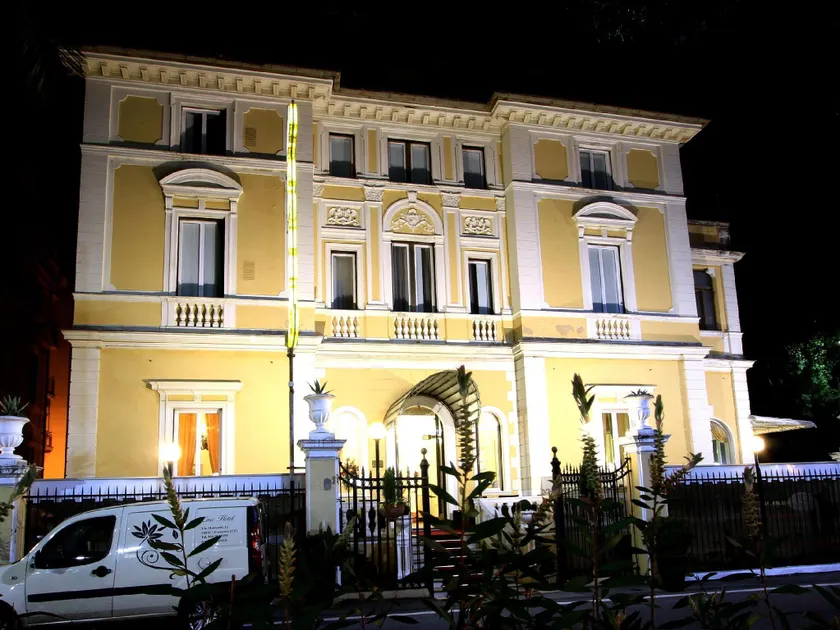 Ena Hotel - Image 1