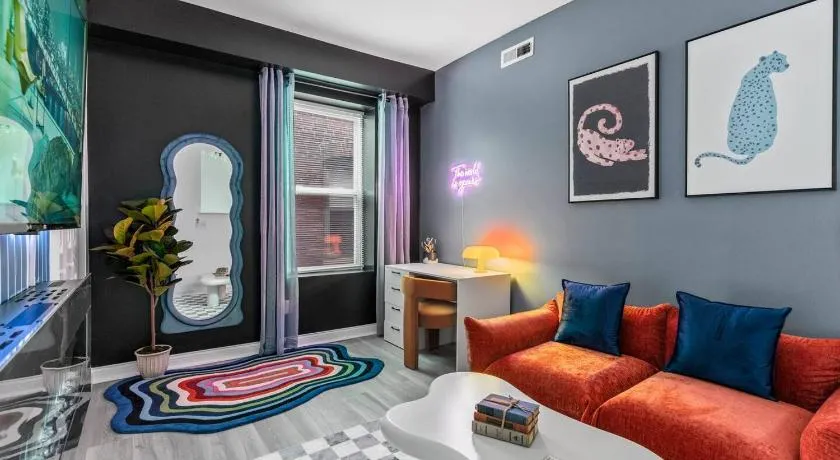 Abstract Haven | Stylish 1BR by Tower Grove - Image 1