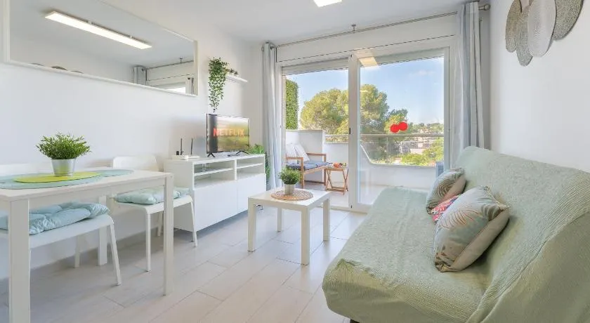 Little Hawaii Apartments - Image 1