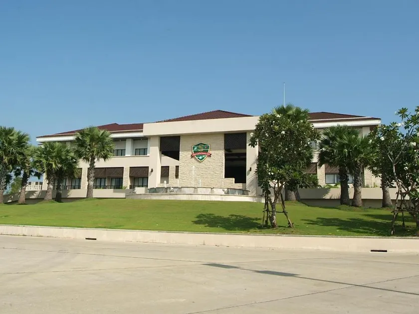 Suwan Golf & Country Club - Image 1