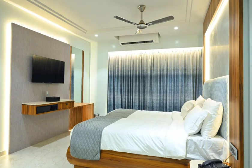 SUBBAYYA INN - Image 1