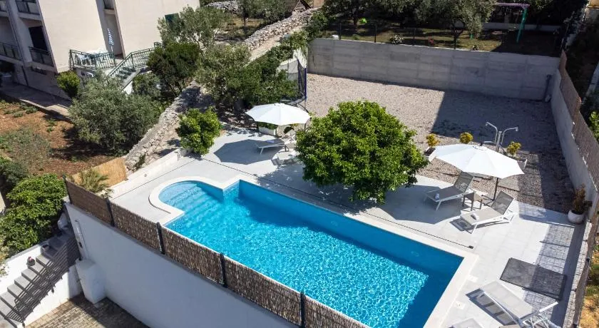 Sun gardens - Image 1