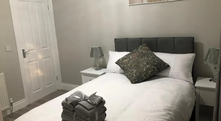 Beechwood Garden Suite - Image 1