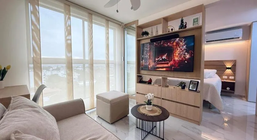 Exclusive Apt South Cali 11th Fl 5 min Mall Plaza - Image 1