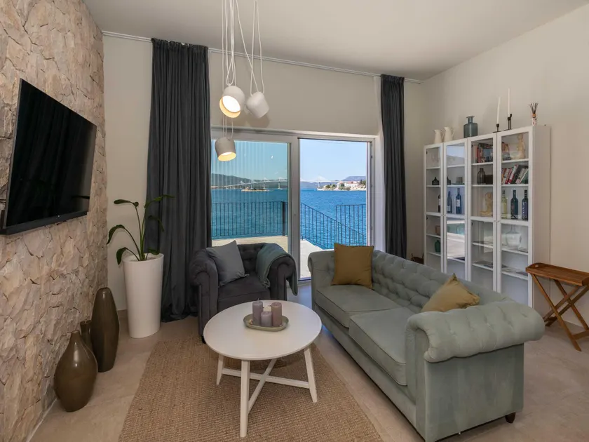 Grande villa entièrement équipée avec barbecue, sauna et jardin | Vue sur l'eau | Proche de la plage | Avec animaux admis - Image 1