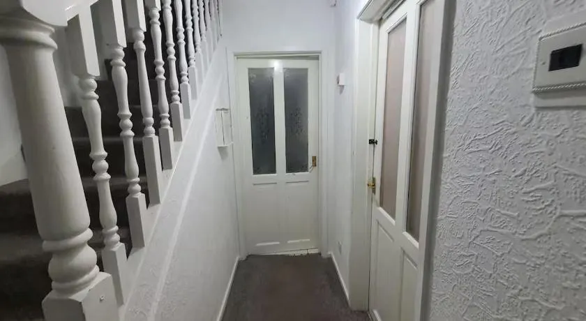 Spacious Double Bedroom WC Greater Manchester - Image 1