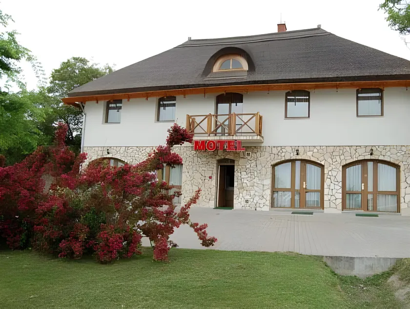 Tekergő Motel és Étterem - Image 1