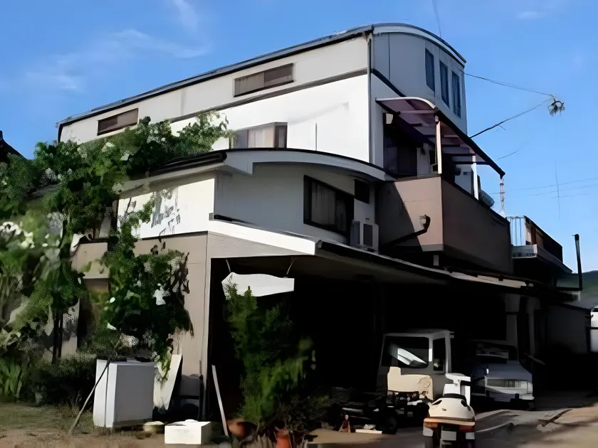 Awaji Tourist Trophy House - Image 1