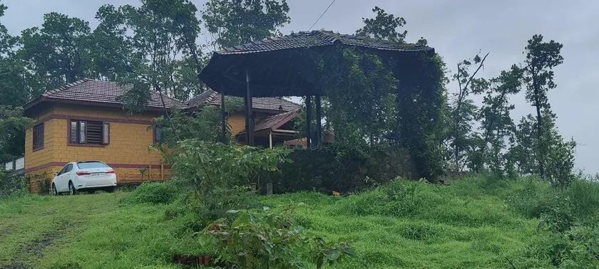 Eden-like 2 bedroom villa with pool & lush forest - Image 1