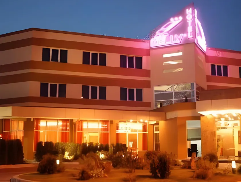 Celly Hotel - Image 1