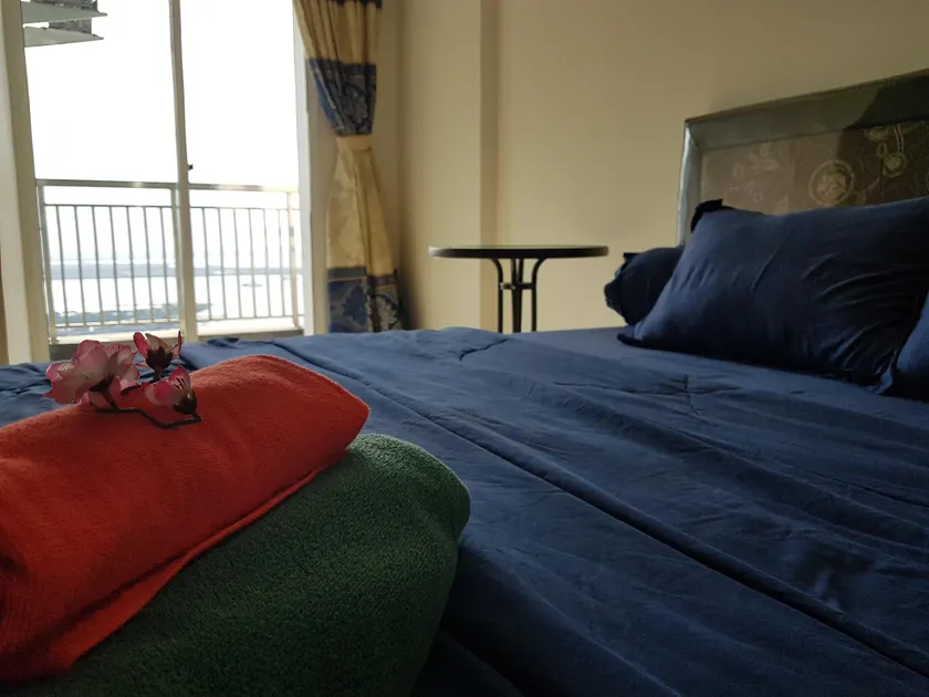 5 Beds 2 Bedroom Floor 20, Sea View, Fast Internet - Image 1