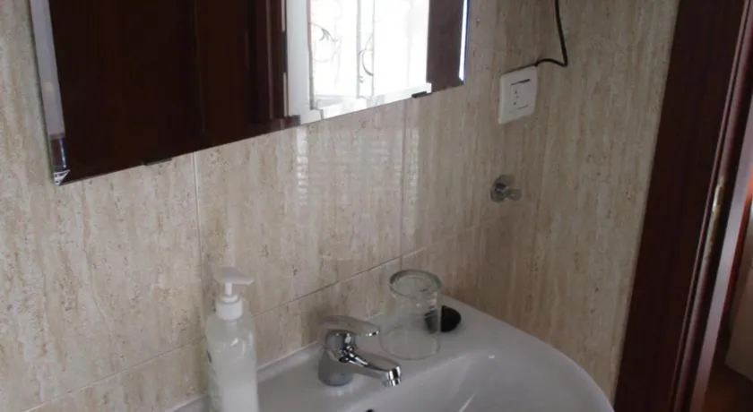 Hostal Becares - Image 1