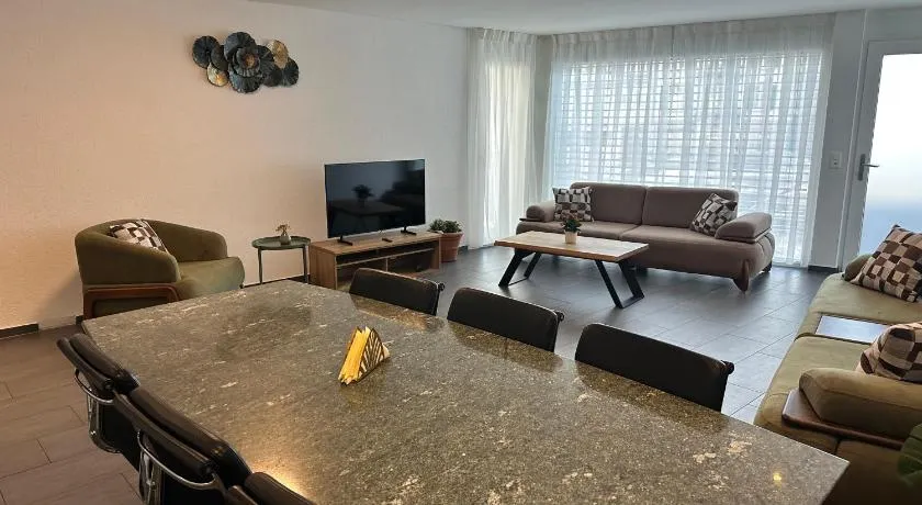 The Golf apartments - Image 1