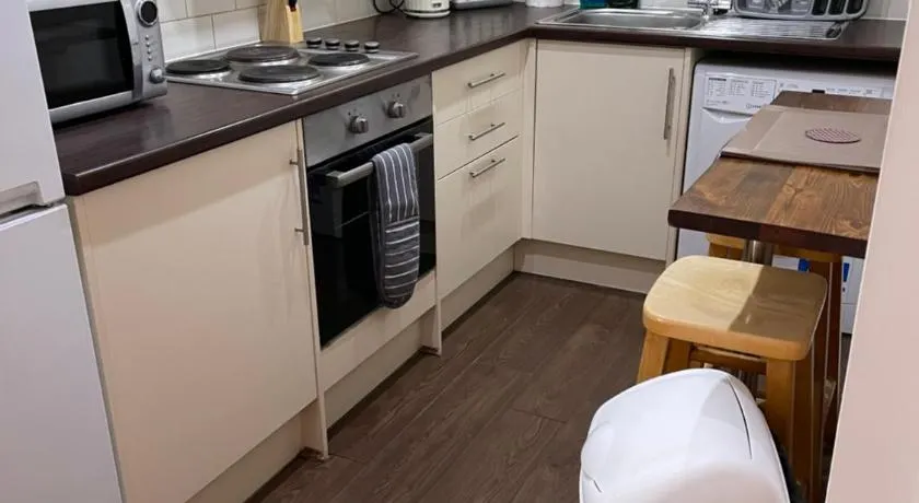 Modern, Quiet, Sleeps 10, Parking, Anfield, Beatles, Liverpool - Image 1