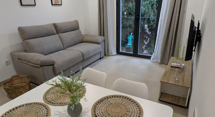 Apartamentos Gran Capitán - parking opcional - Image 1