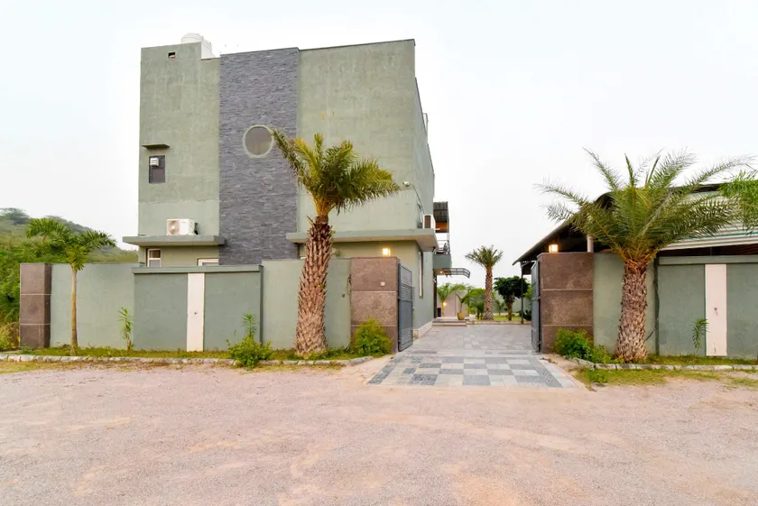 Palette Hotel Hill's Stay Kishangarh Near Ajmer and Pushkar - Image 1