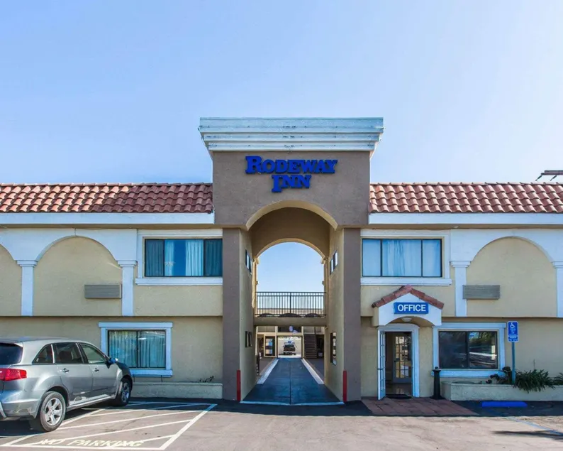 Rodeway Inn & Suites - Hotel in Inglewood Near LAX Airport - Image 1