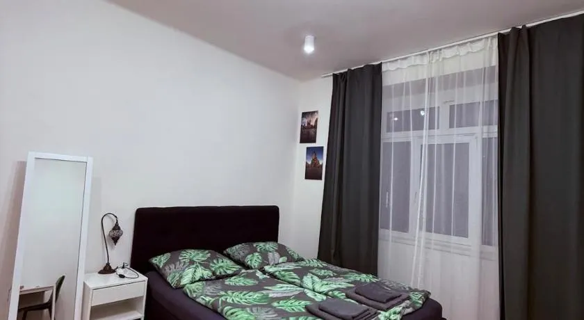 Private apartment close to red subway Pankrac, close to Congres centre - Image 1