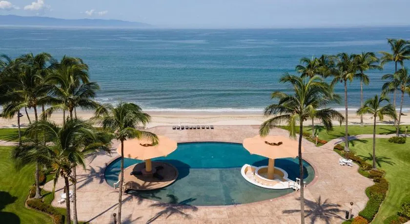 Ocean Front Condo with Pool Sleeps 6 Adults-Quinta del Mar 203 - Image 1