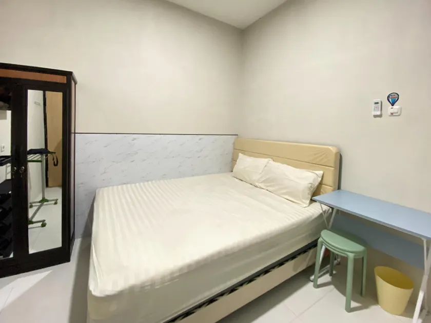 Modern Stay near Roxy Mall Jember RedPartner - Image 1