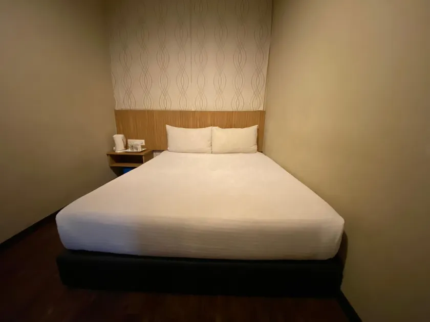 OYO 89752 7 DAYS EXPRESS HOTEL - Image 1