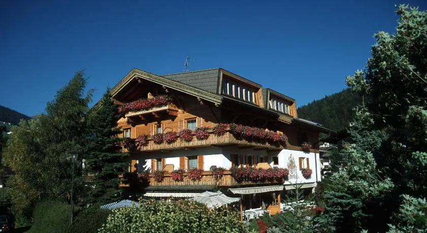 Stauder - Image 1