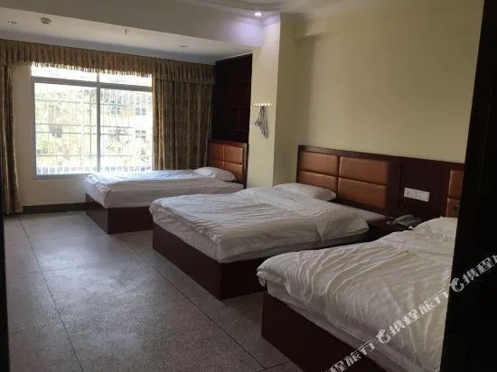 Xinhuang Business Hotel - Image 1