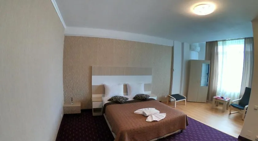 Hotel Mon Caprice - Image 1