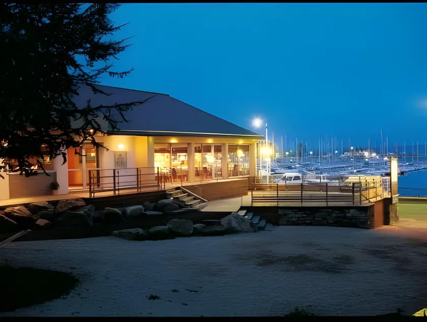 Louis Hotel - Image 1