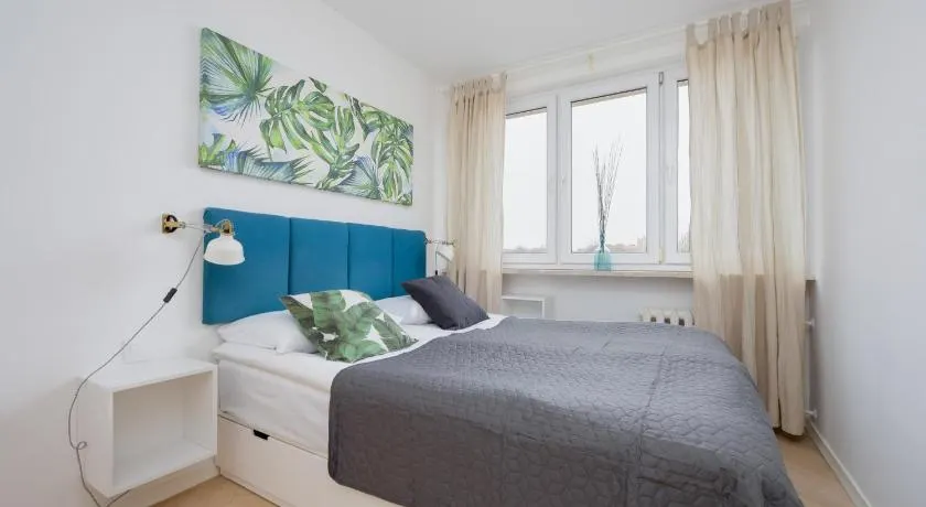 Belwederska Apartment with Balcony Next to Promenade Park by Noclegi Renters - Image 1
