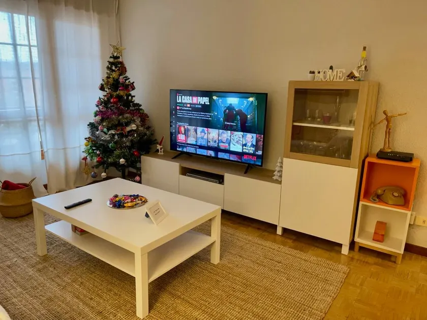 Céntrico y Tranquilo Apartamento con Terraza, 3 Habs y 2 Baños, Garaje incluido - Image 1