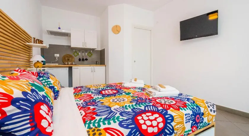 B&B Lo&G - Image 1