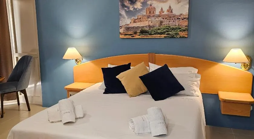 La Playa Hotel - Image 1