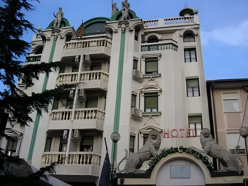 Hotel Ambasador - Image 1