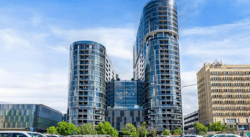 Modern Chic 1-Bedroom Apartment with Parking - Image 1