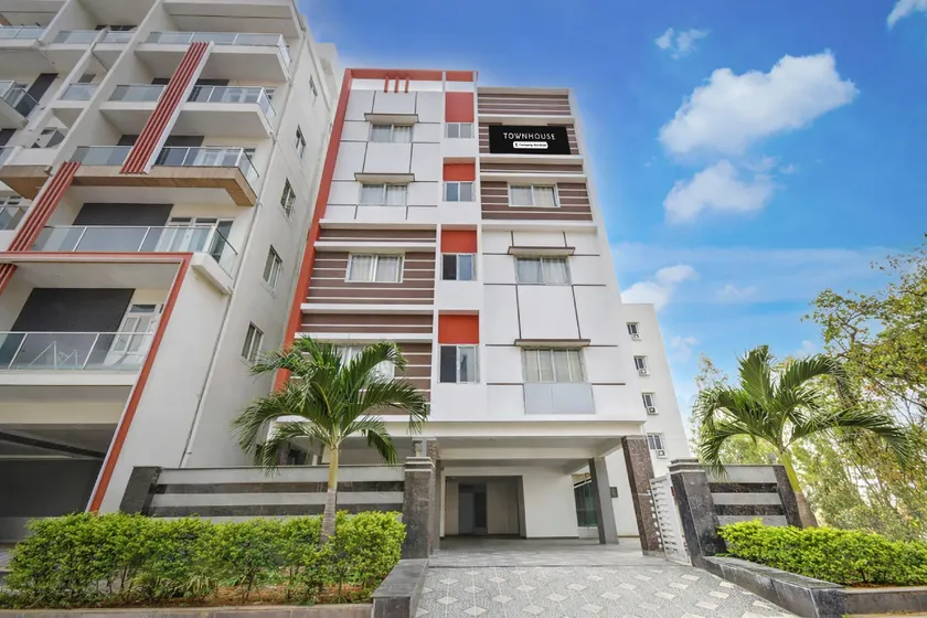 Super Townhouse Financial District Gachibowli Formerly Srinika Inn - Image 1