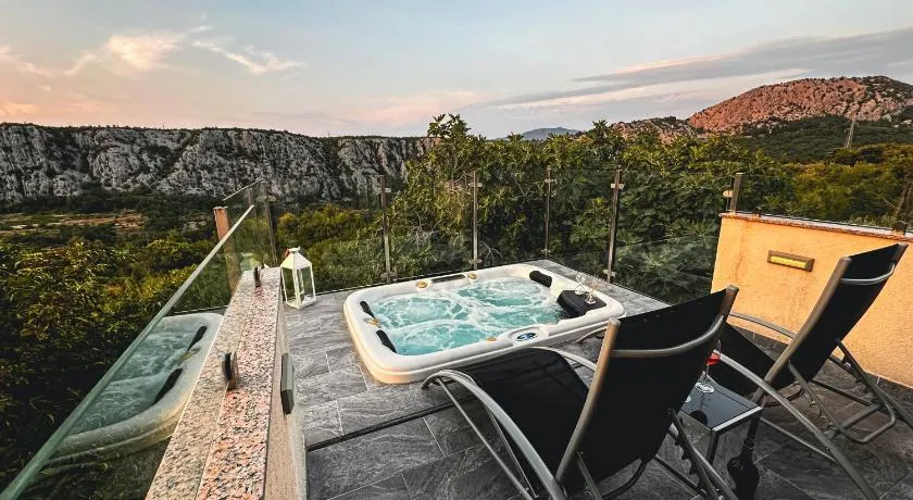 Summer House Nika with Jacuzzi - Image 1