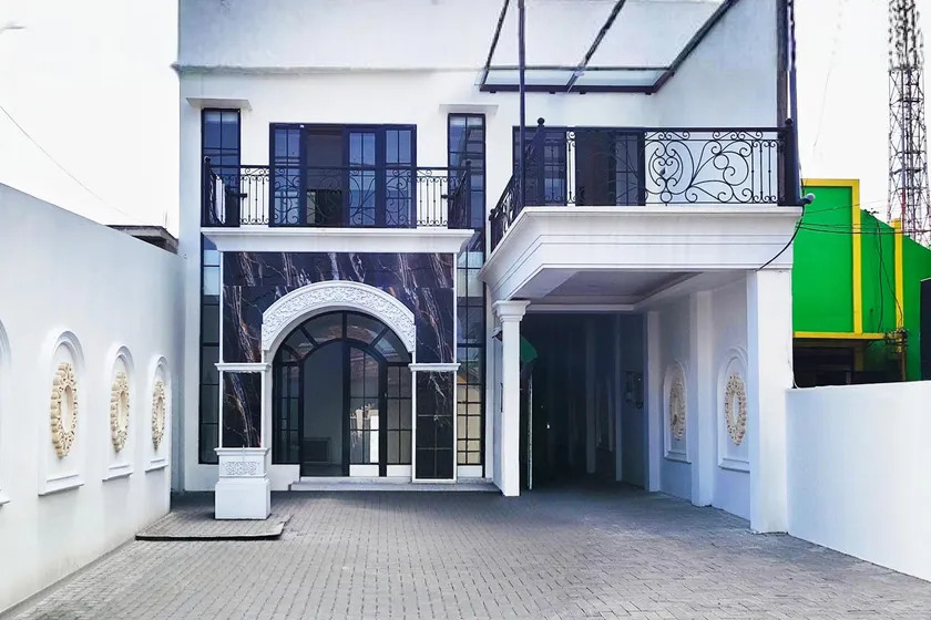 TwoSpaces Living at Nabila Semampir Homestay - Image 1