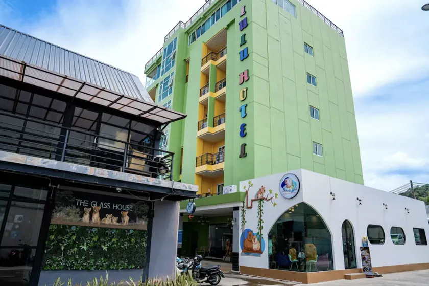 Lulu Hotel at The Glasshouse Lion Café - Image 1