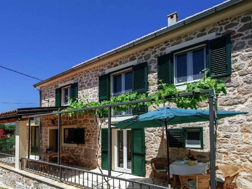 Stone house near river canyon, beautiful covered terrace, great mountains view - Image 1