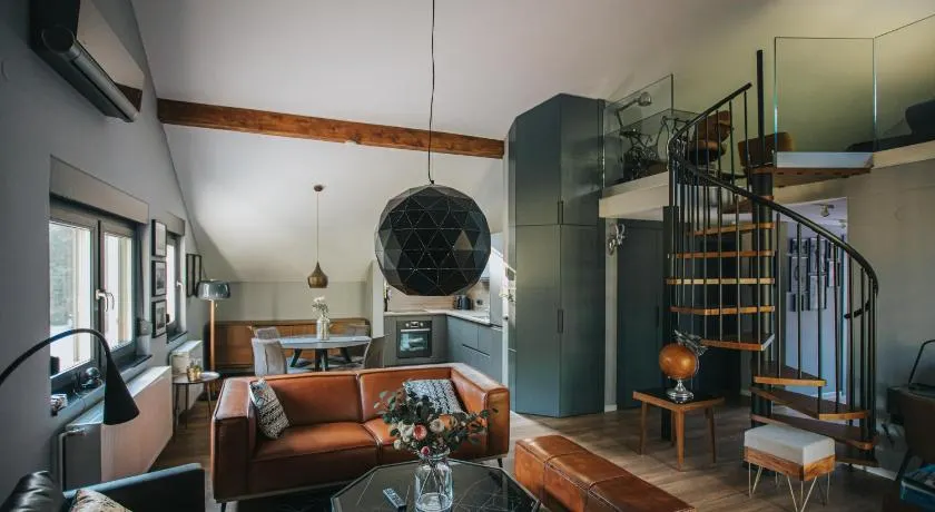 The Loft / Hill View Modern Apartment - Image 1