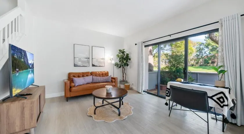 Charming 3BR - Prime Northwood Location - Image 1