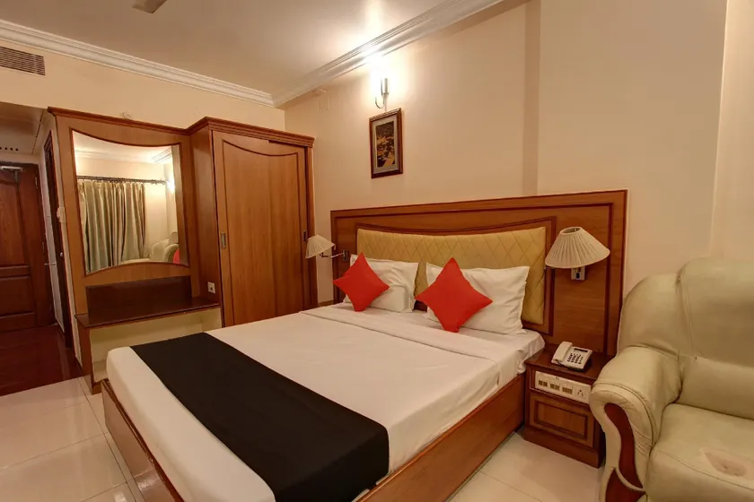 Capital O 41646 Hotel Devi Towers - Image 1