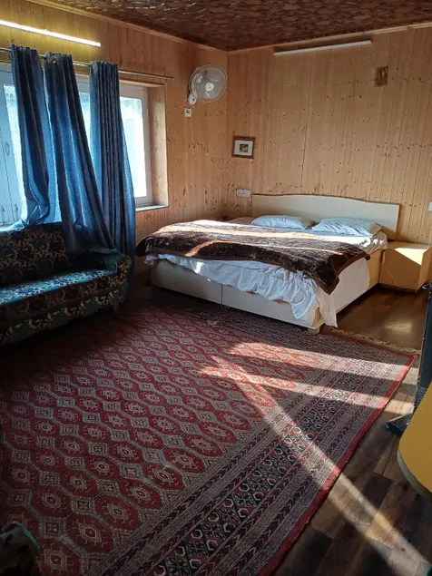 Hotel Haven Posh - Image 1