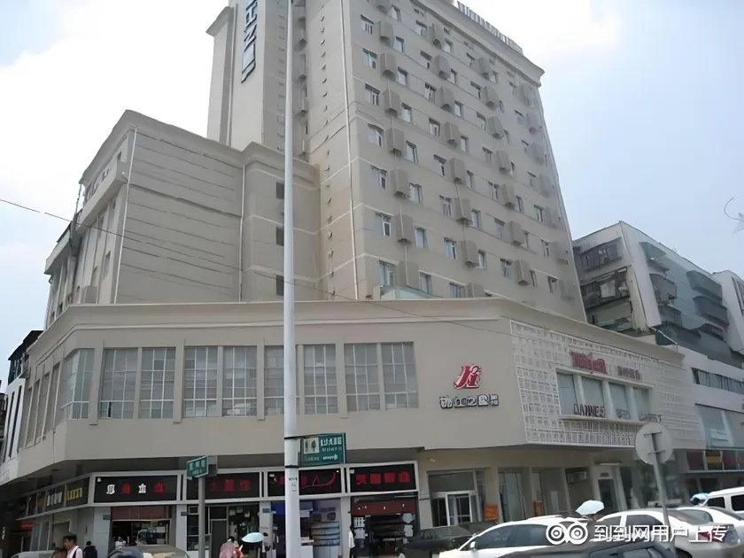 Magnotel Changsha Wuyi Square Metro Station National Finacial Center - Image 1
