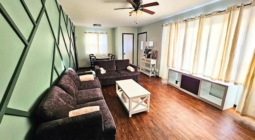 Family Retreat Near MSP & MOA - Yard, Game Room - Image 1