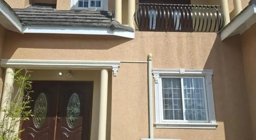 Serene Luxe 3BR Home Family Friendly MoBay Stay - Image 1