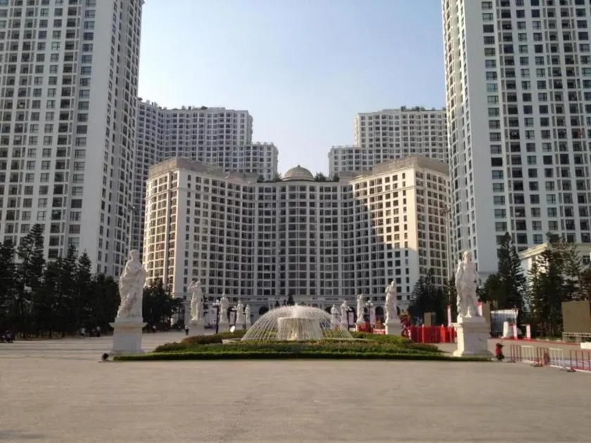 Vincom Royal City 72 Nguyễn Trãi Thanh Xuân - Image 1
