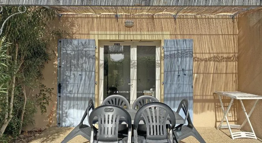 pleasant gîte, with collective heated swimming pool, in the heart of the alpilles in mouriès, 4/6 people. - Image 1